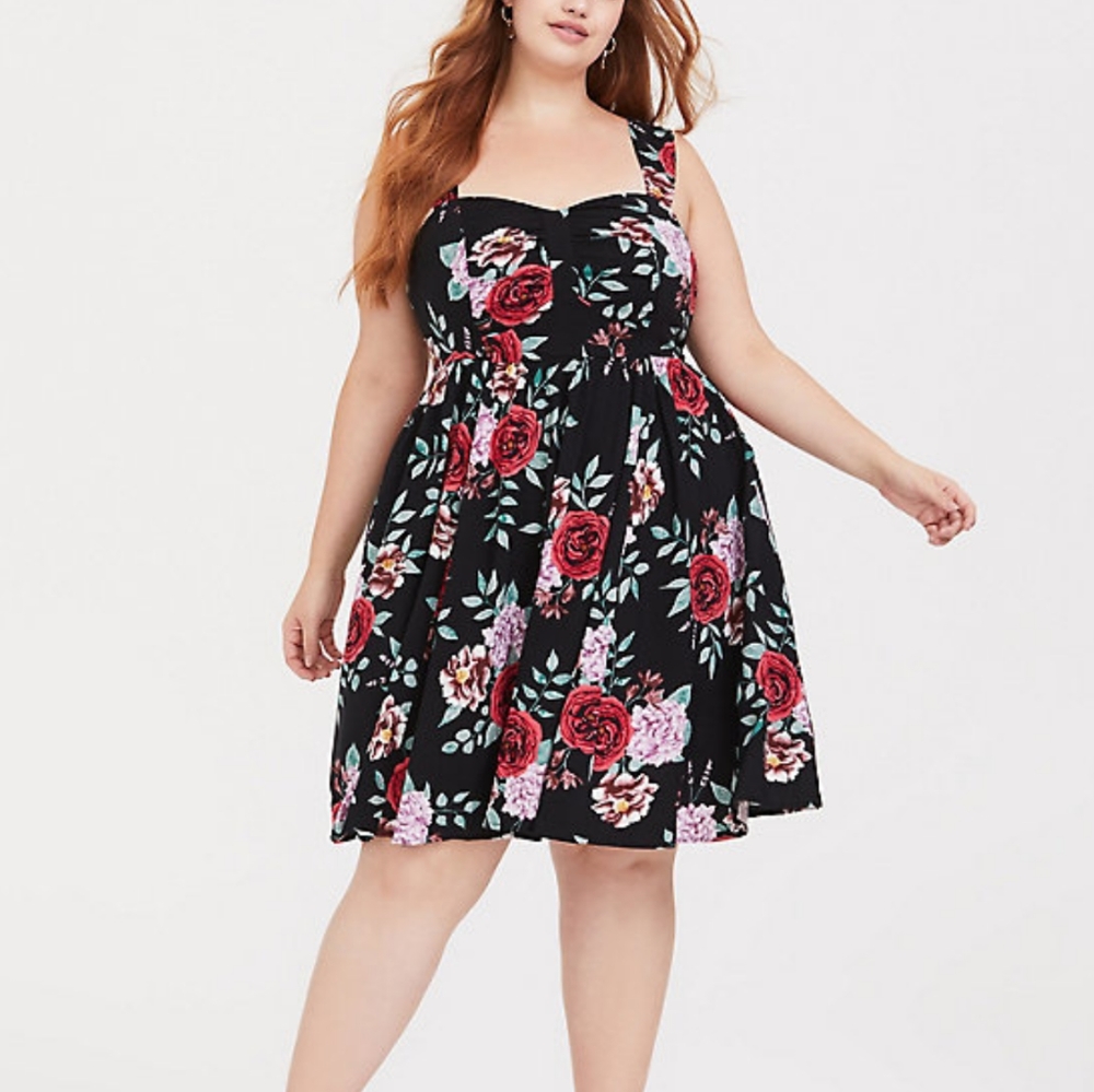 NWT Torrid 4X rose print black dress